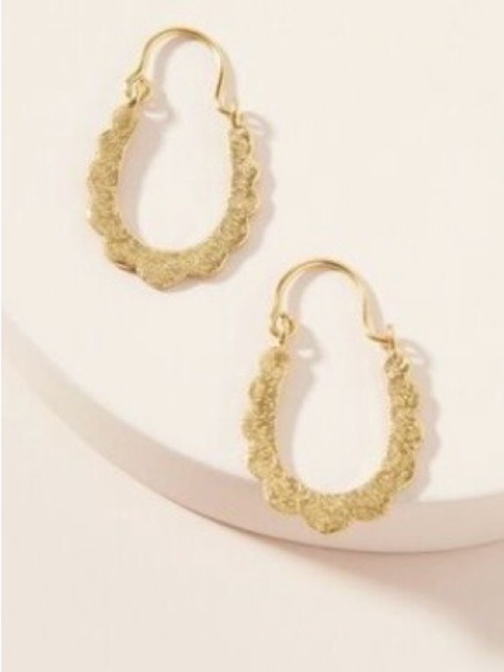 New Anthropologie Gold Delaney Scalloped Hoop Earrings
